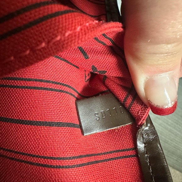 Authentic Louis Vuitton Neverfull MM - Picture 5 of 13